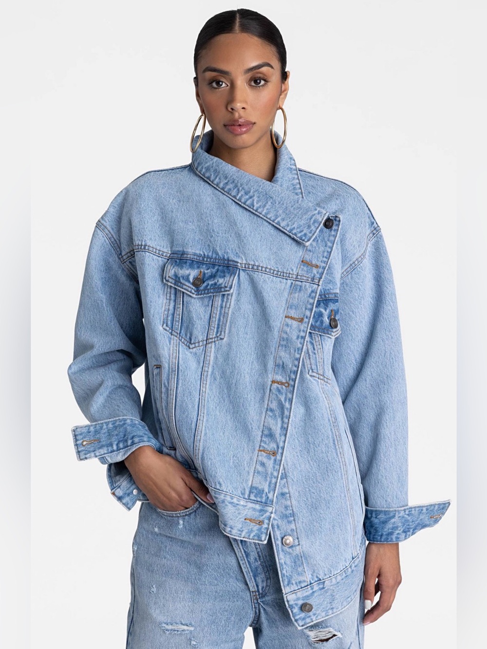 NWT! KBB by Kahlana Asymmetrical Oversized The Denim Jacket Light Wash Women’s L